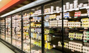 grocery store shelves filled by deliveries thanks to fleet leasing vehicles